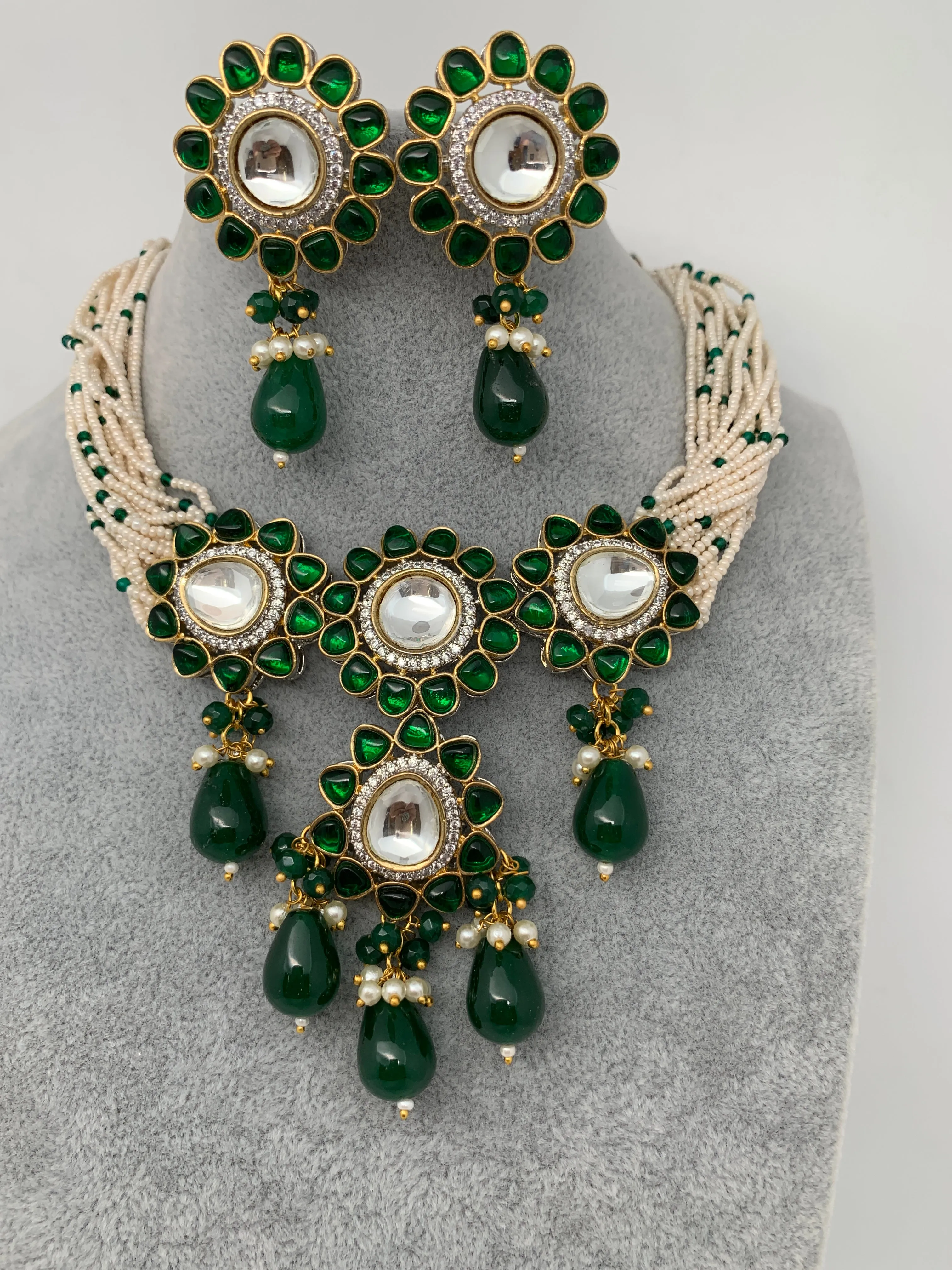 Kundan Green Stone with Sugar Beads Dual Polish Choker