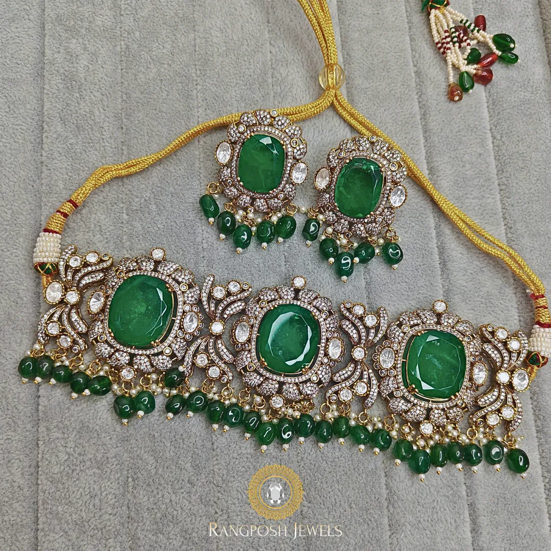 Noura choker set