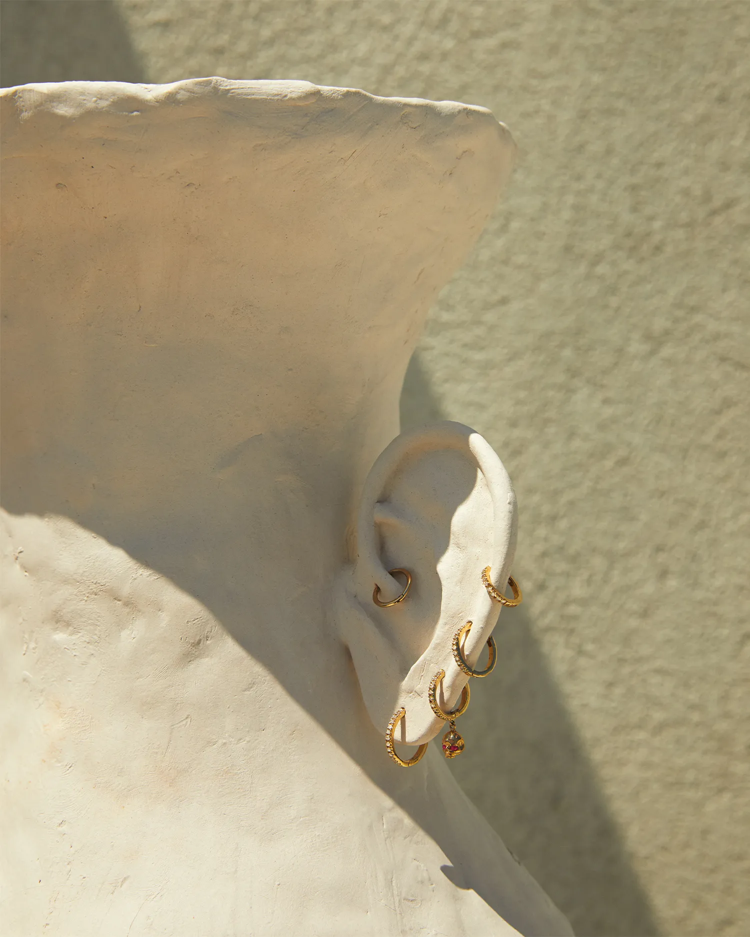 Pavé Memento Mori Huggie