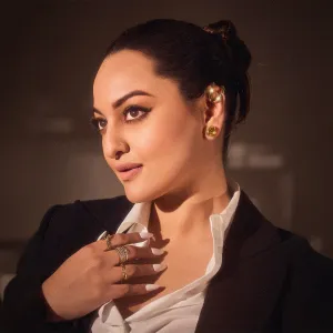 Sonakshi Sinha Abstract Stackable Ring
